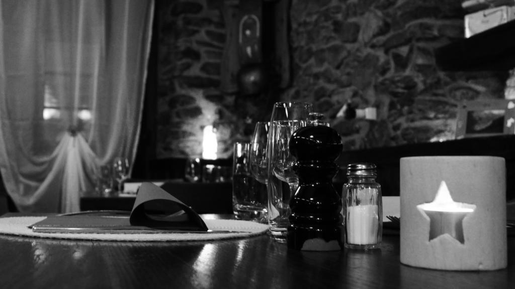 Hotel - Petit-Dejeuner Le Trift Zinal Eksteriør bilde